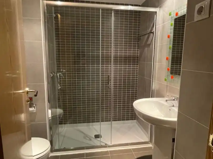 Baño de Piso de alquiler en Villalbilla con Calefacción, Jardín privado y Parquet