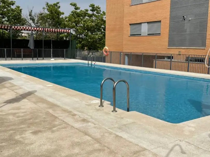 Piscina de Piso de alquiler en Villalbilla con Calefacción, Jardín privado y Parquet