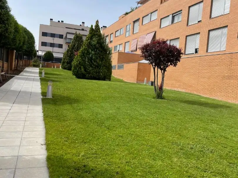 Parking de Piso de alquiler en Villalbilla con Calefacción, Jardín privado y Parquet