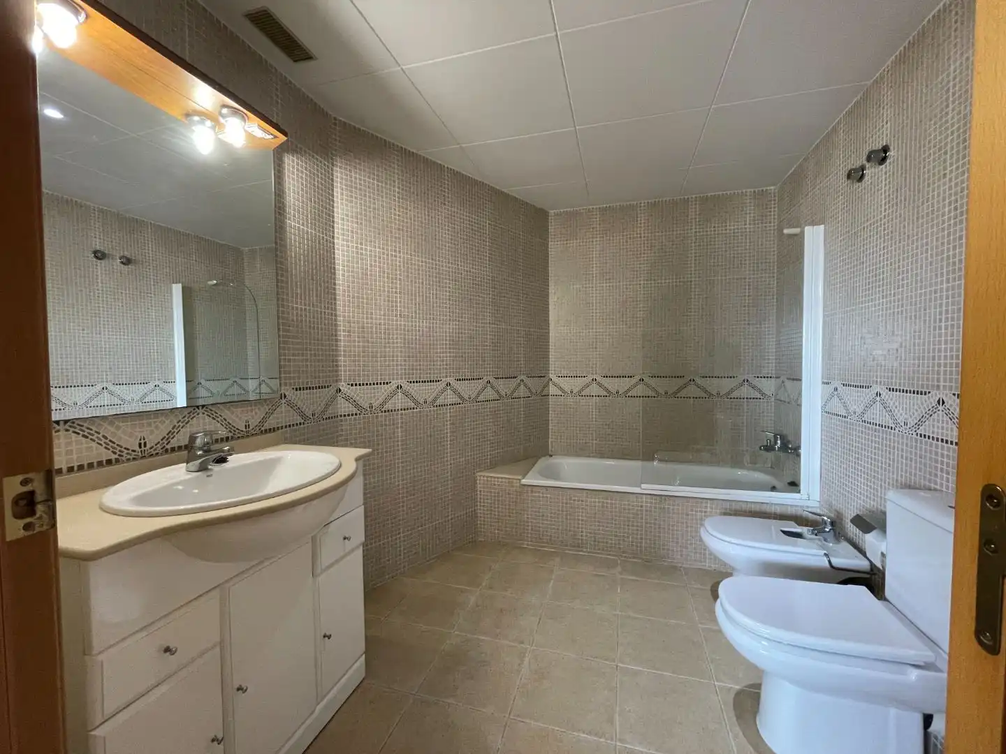 Baño de Piso en venta en Valencia con Aire acondicionado, Parking comunitario y Videoportero