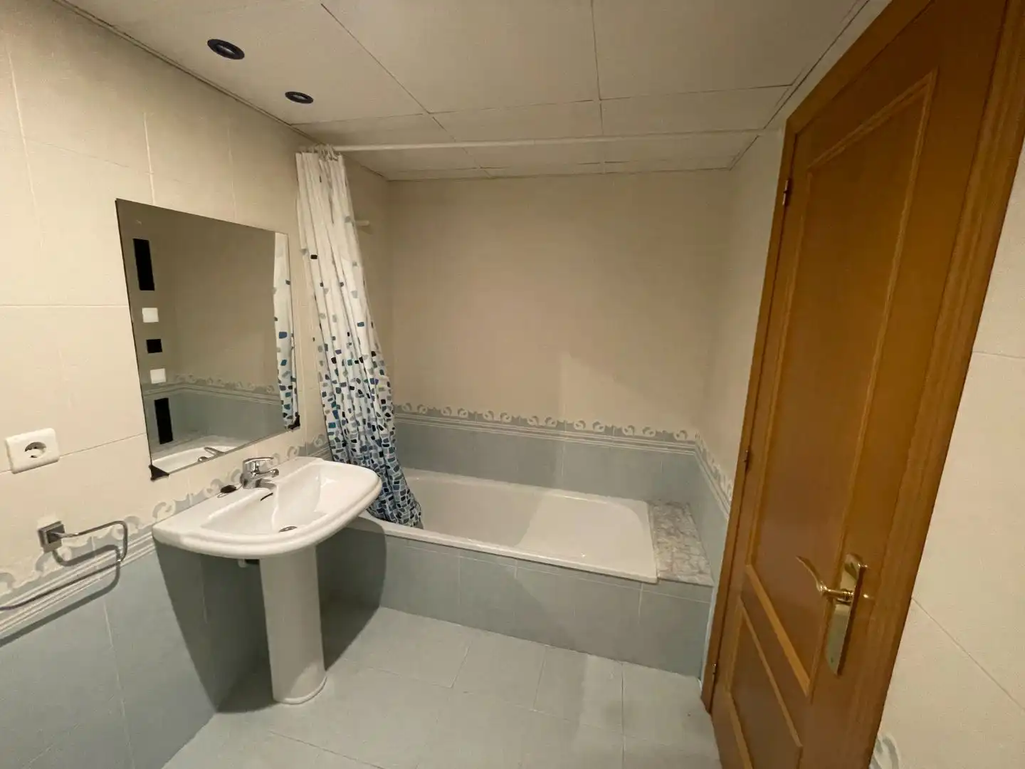 Baño de Piso en venta en Valencia con Aire acondicionado, Parking comunitario y Videoportero