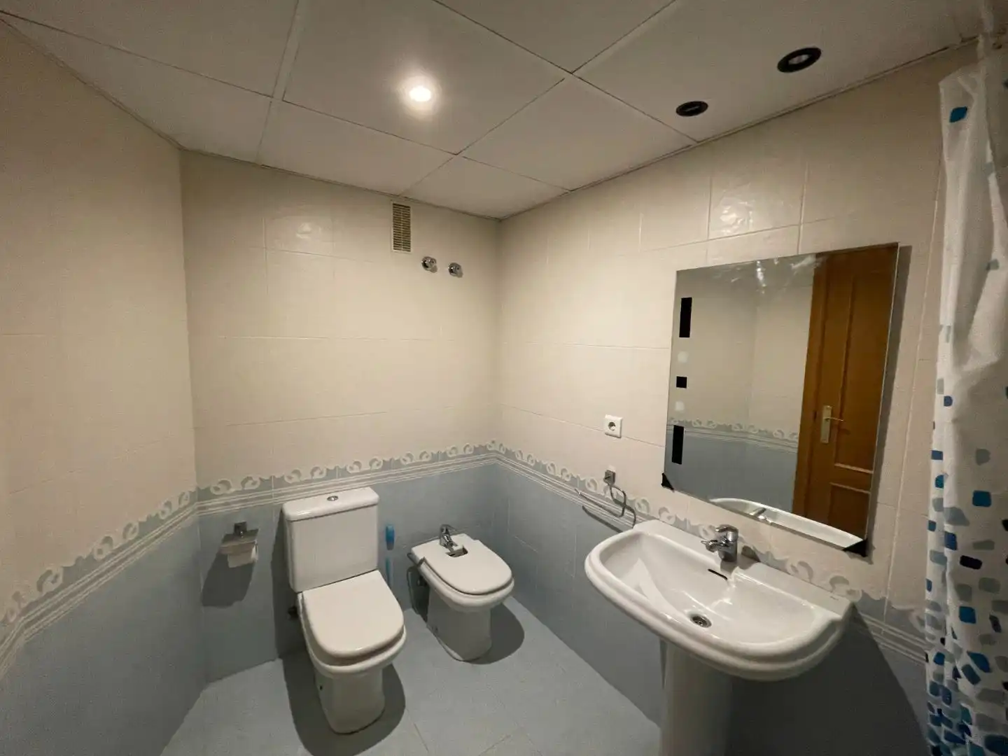 Baño de Piso en venta en Valencia con Aire acondicionado, Parking comunitario y Videoportero