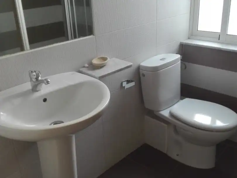 Baño de Piso de alquiler en Salamanca Capital con Balcón