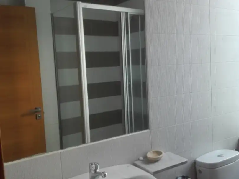 Baño de Piso de alquiler en Salamanca Capital con Balcón