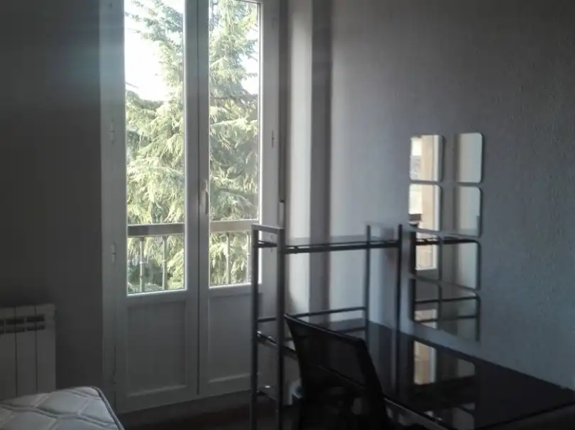 Habitación de Piso de alquiler en Salamanca Capital con Balcón