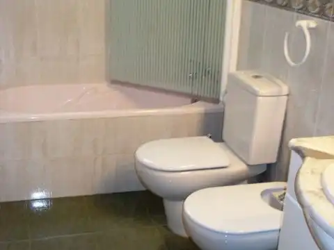 Houses for rent in Avinguda 331, 6, Montmar Bathroom of Houses for rent in Castelldefels with Air Conditioner, Heating and Private garden