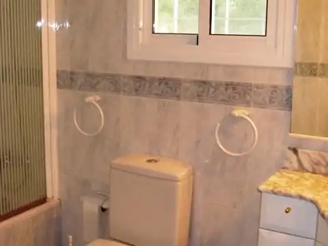 Houses for rent in Avinguda 331, 6, Montmar Bathroom of Houses for rent in Castelldefels with Air Conditioner, Heating and Private garden