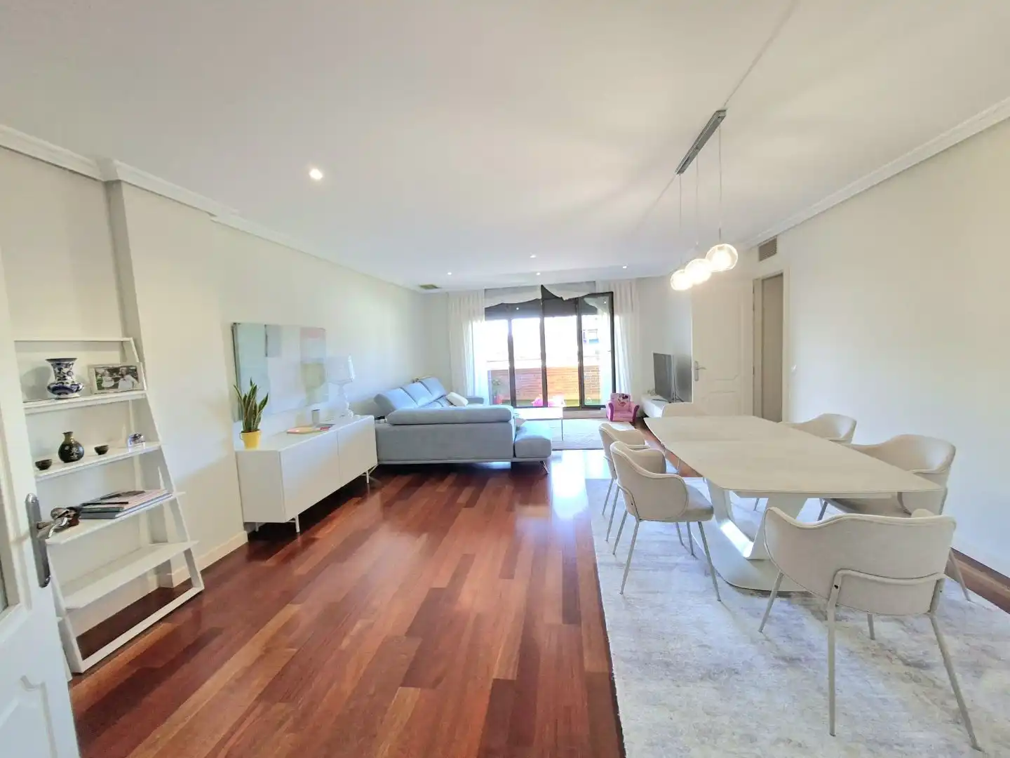 Flat for sale in Calle Mare Nostrum, 32, Zona Monte El Pilar Living room of Flat for sale in Majadahonda with Air Conditioner, Heating and Parquet flooring