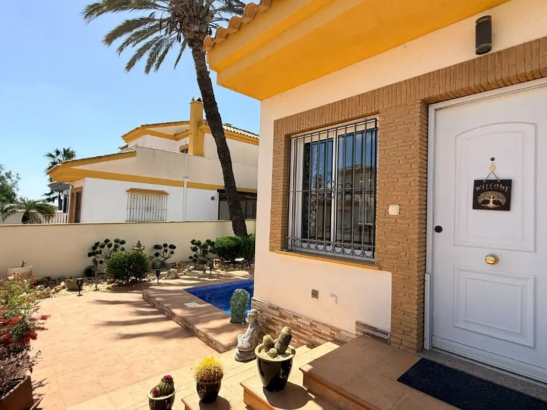 Casa o chalet en venta en Calle del Pozo, 7, Campo de Murcia Vista exterior de Casa o chalet en venta en Murcia Capital con Aire acondicionado, Terraza y Piscina