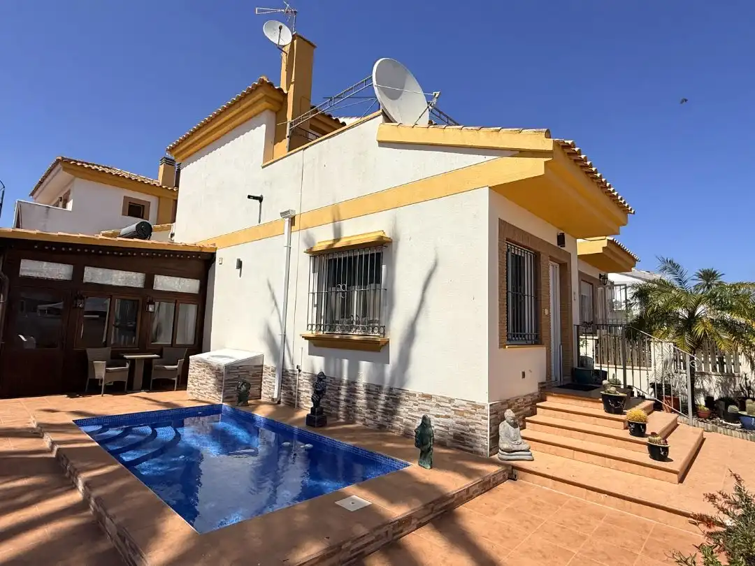 Casa o chalet en venta en Calle del Pozo, 7, Campo de Murcia Vista exterior de Casa o chalet en venta en Murcia Capital con Aire acondicionado, Terraza y Piscina