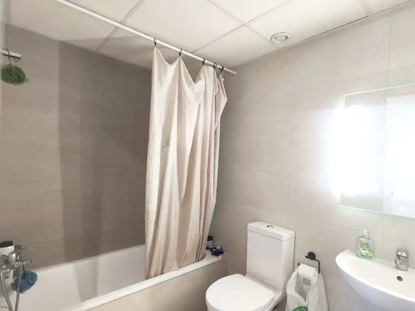 Flat for sale in Cañada Real Mestas, 2, Arroyo del Moro - Noreña Bathroom of Flat for sale in Córdoba Capital with Air Conditioner, Terrace and Swimming Pool