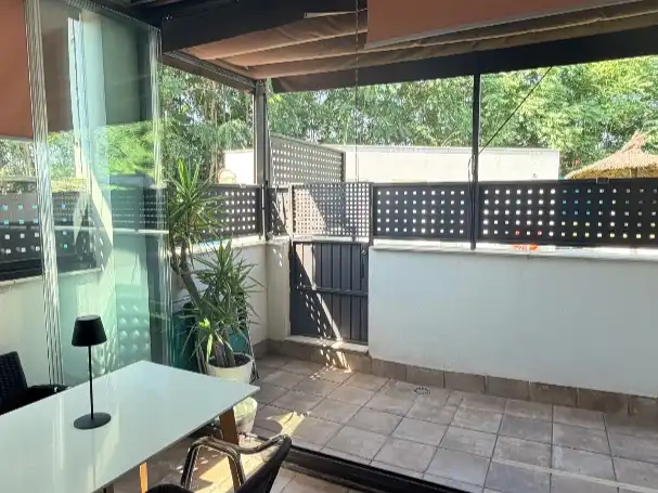 Piso en venta en Cañada Real Mestas, 2, Arroyo del Moro - Noreña Terraza de Piso en venta en Córdoba Capital con Aire acondicionado, Terraza y Piscina