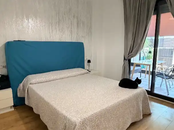 Piso en venta en Cañada Real Mestas, 2, Arroyo del Moro - Noreña Habitación de Piso en venta en Córdoba Capital con Aire acondicionado, Terraza y Piscina