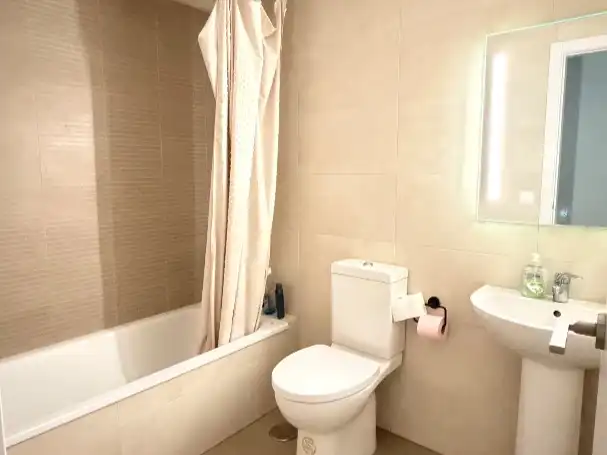 Piso en venta en Cañada Real Mestas, 2, Arroyo del Moro - Noreña Baño de Piso en venta en Córdoba Capital con Aire acondicionado, Terraza y Piscina