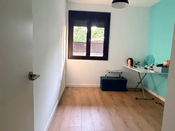 Piso en venta en Cañada Real Mestas, 2, Arroyo del Moro - Noreña Habitación de Piso en venta en Córdoba Capital con Aire acondicionado, Terraza y Piscina