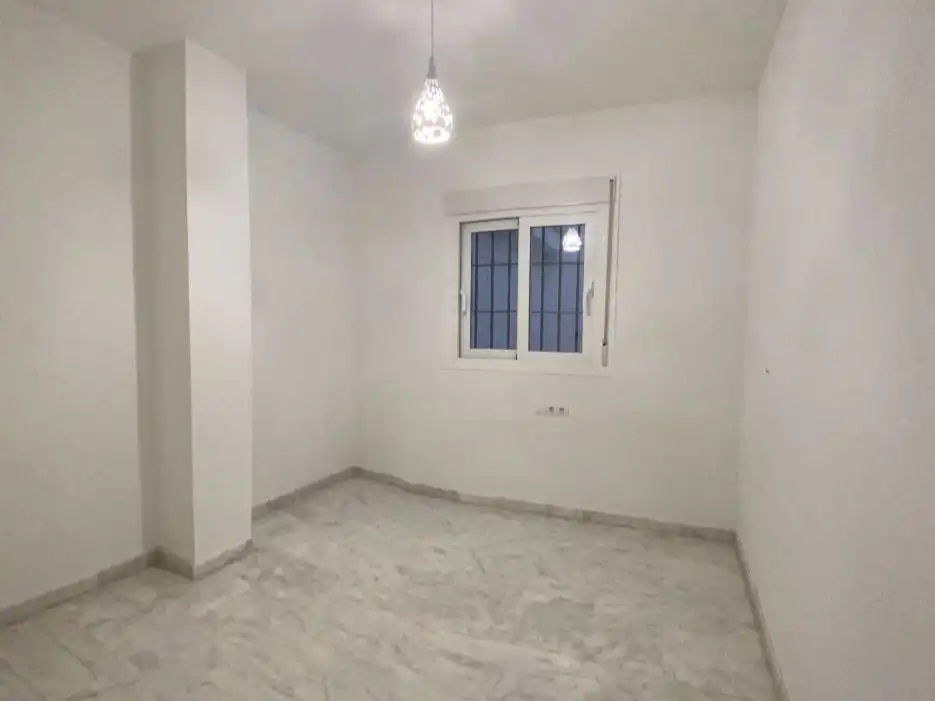 Wohnung zur Miete in San Luis, 93, San Gil Schlafzimmer von Wohnung zur Miete in Sevilla Capital mit Klimaanlage