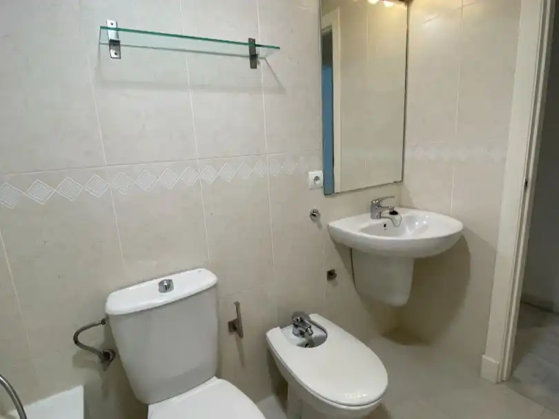 Wohnung zur Miete in San Luis, 93, San Gil Badezimmer von Wohnung zur Miete in Sevilla Capital mit Klimaanlage
