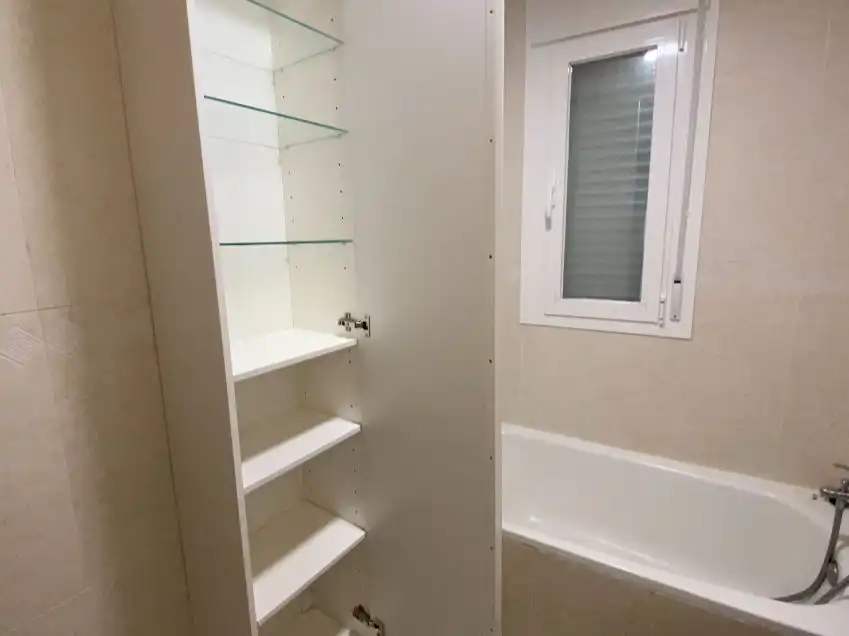 Wohnung zur Miete in San Luis, 93, San Gil Badezimmer von Wohnung zur Miete in Sevilla Capital mit Klimaanlage