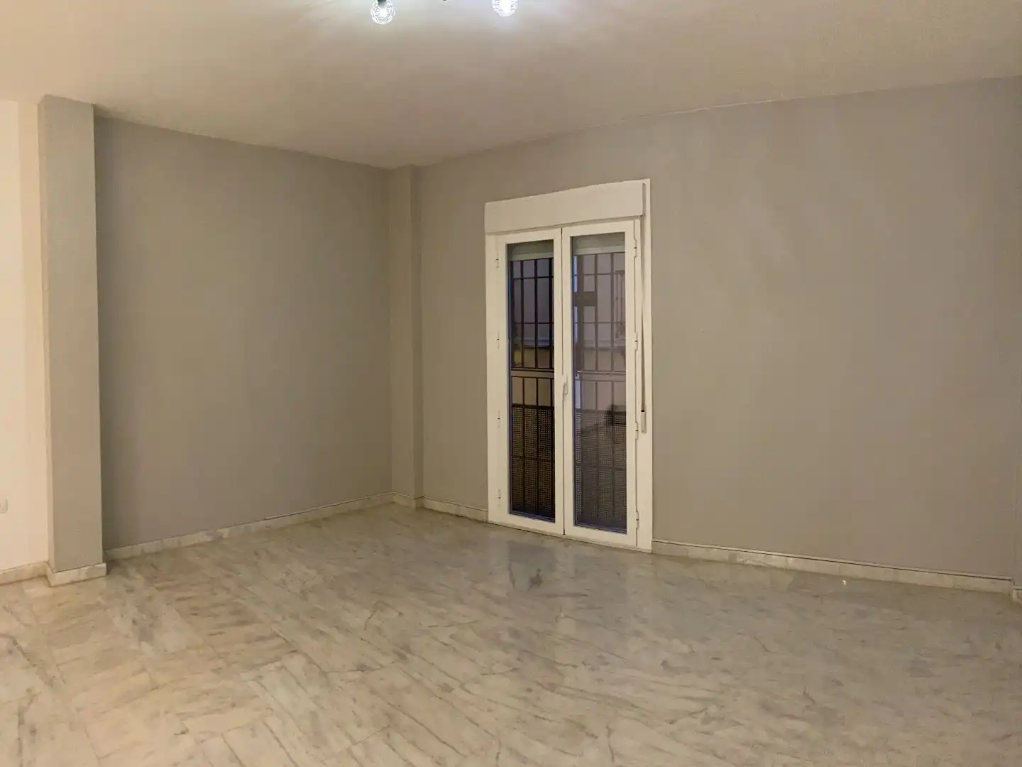 Wohnung zur Miete in San Luis, 93, San Gil Schlafzimmer von Wohnung zur Miete in Sevilla Capital mit Klimaanlage