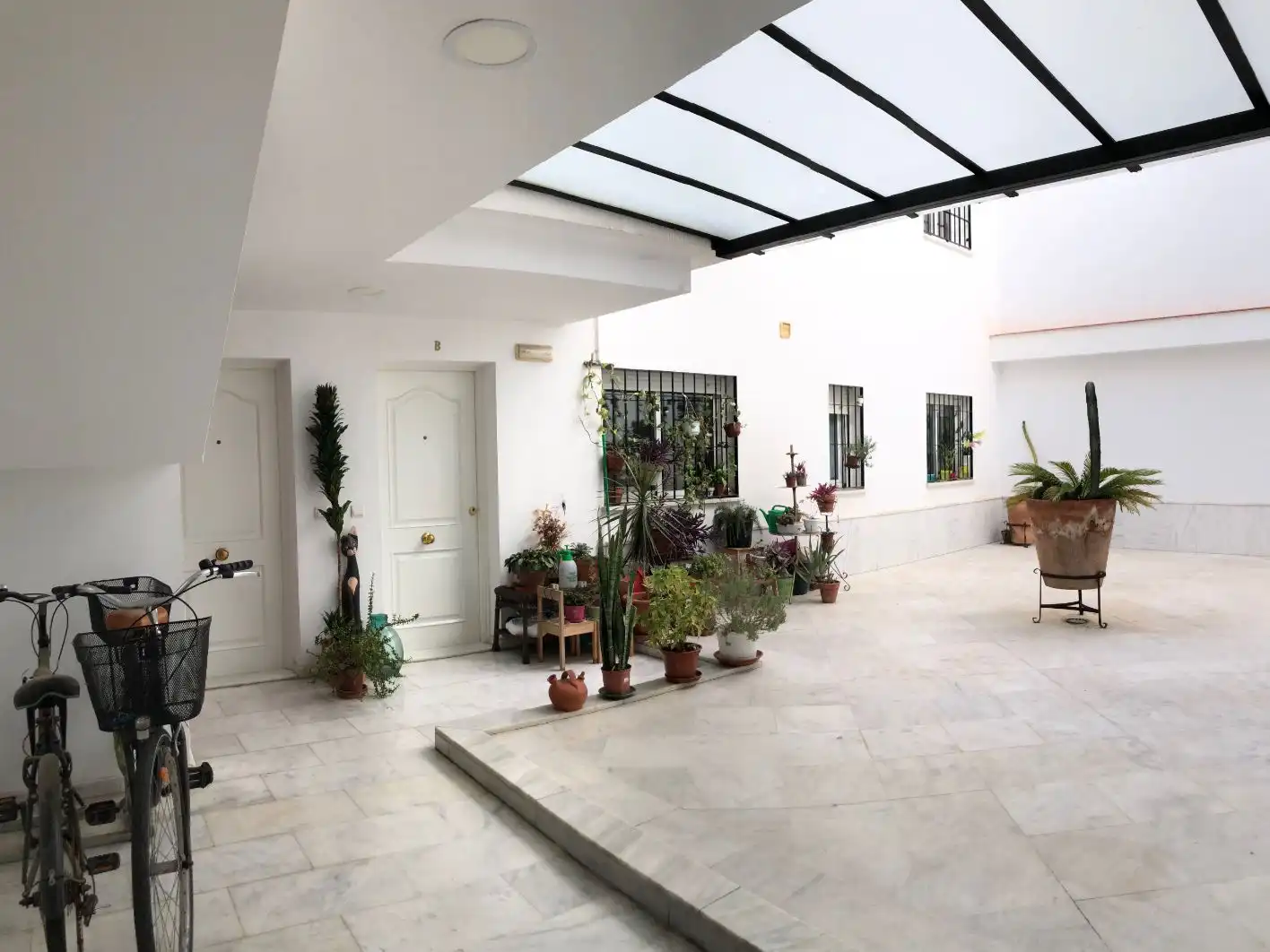 Wohnung zur Miete in San Luis, 93, San Gil Terrasse von Wohnung zur Miete in Sevilla Capital mit Klimaanlage
