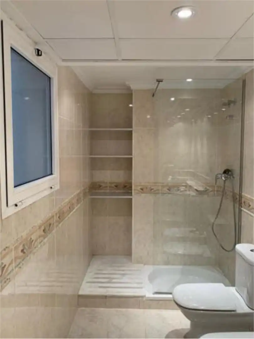 Piso de alquiler en Maestro Carrascosa - Banda de Música Baño de Piso de alquiler en Villena con Calefacción, Terraza y Trastero