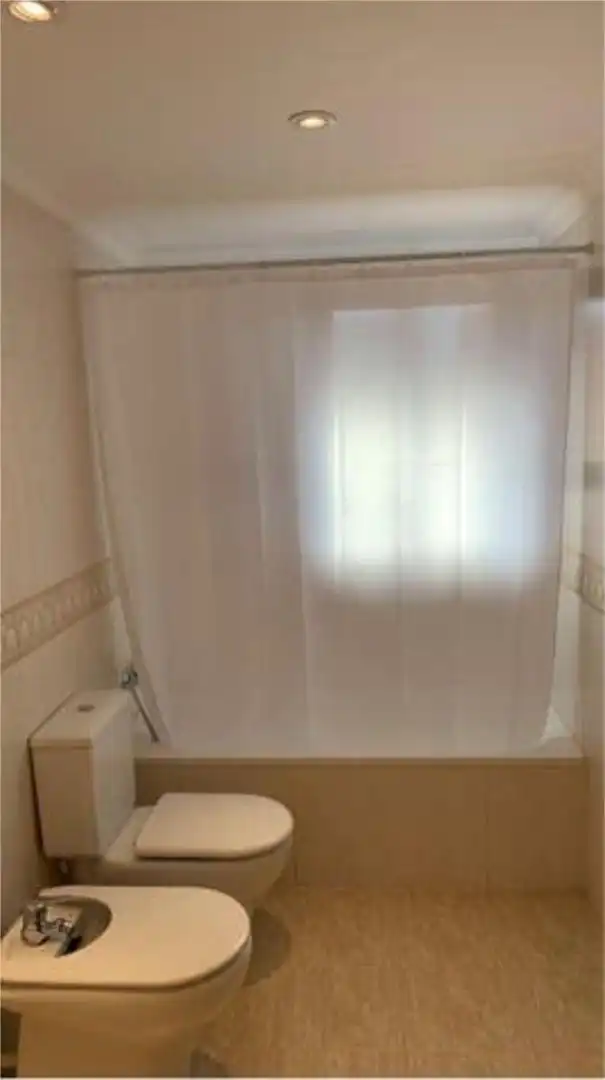 Piso de alquiler en Maestro Carrascosa - Banda de Música Baño de Piso de alquiler en Villena con Calefacción, Terraza y Trastero