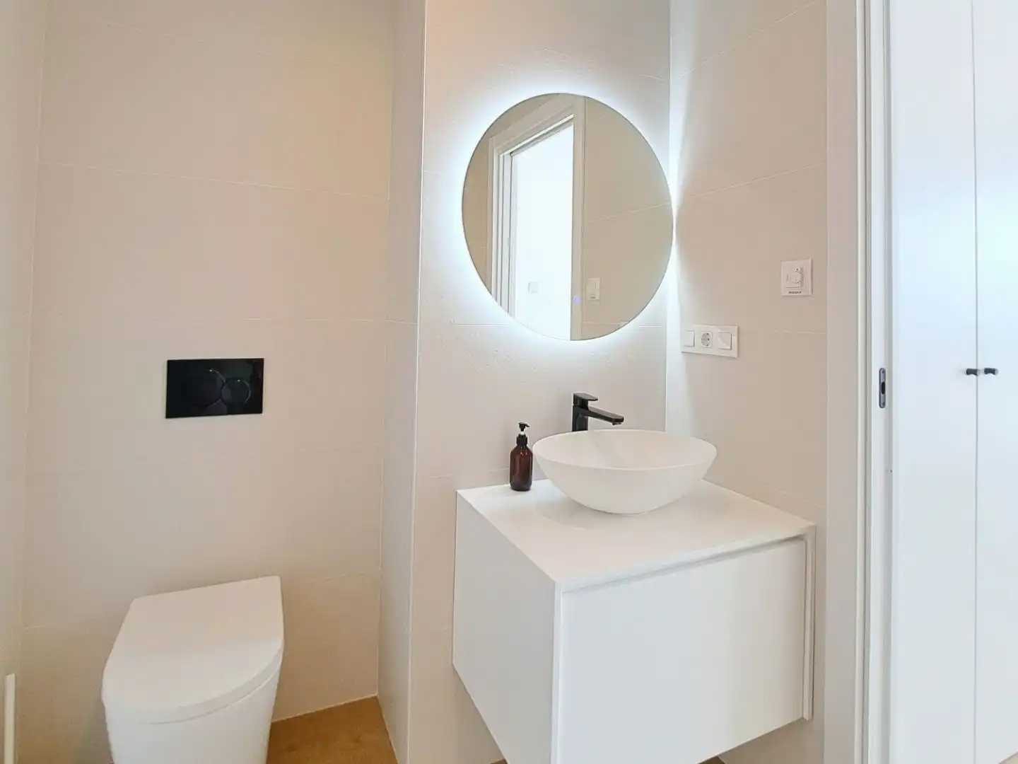Badezimmer von Wohnung zum Verkauf in Villajoyosa / La Vila Joiosa mit Klimaanlage, Schwimmbad und Balkon