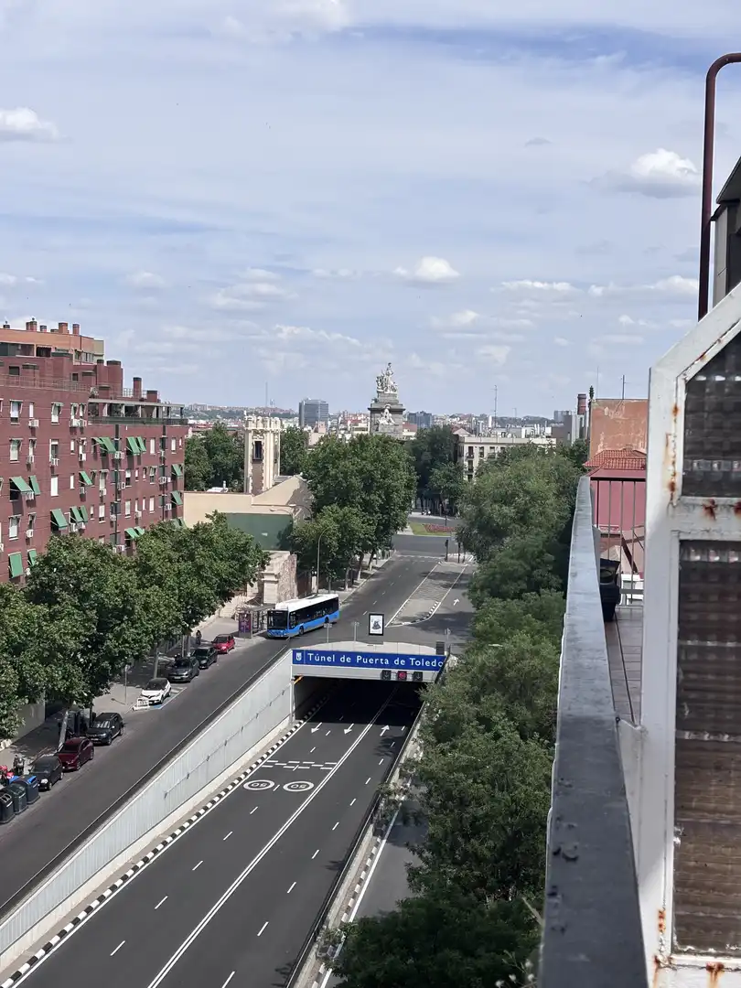 Vista exterior de Piso en venta en Madrid con Terraza y Videoportero