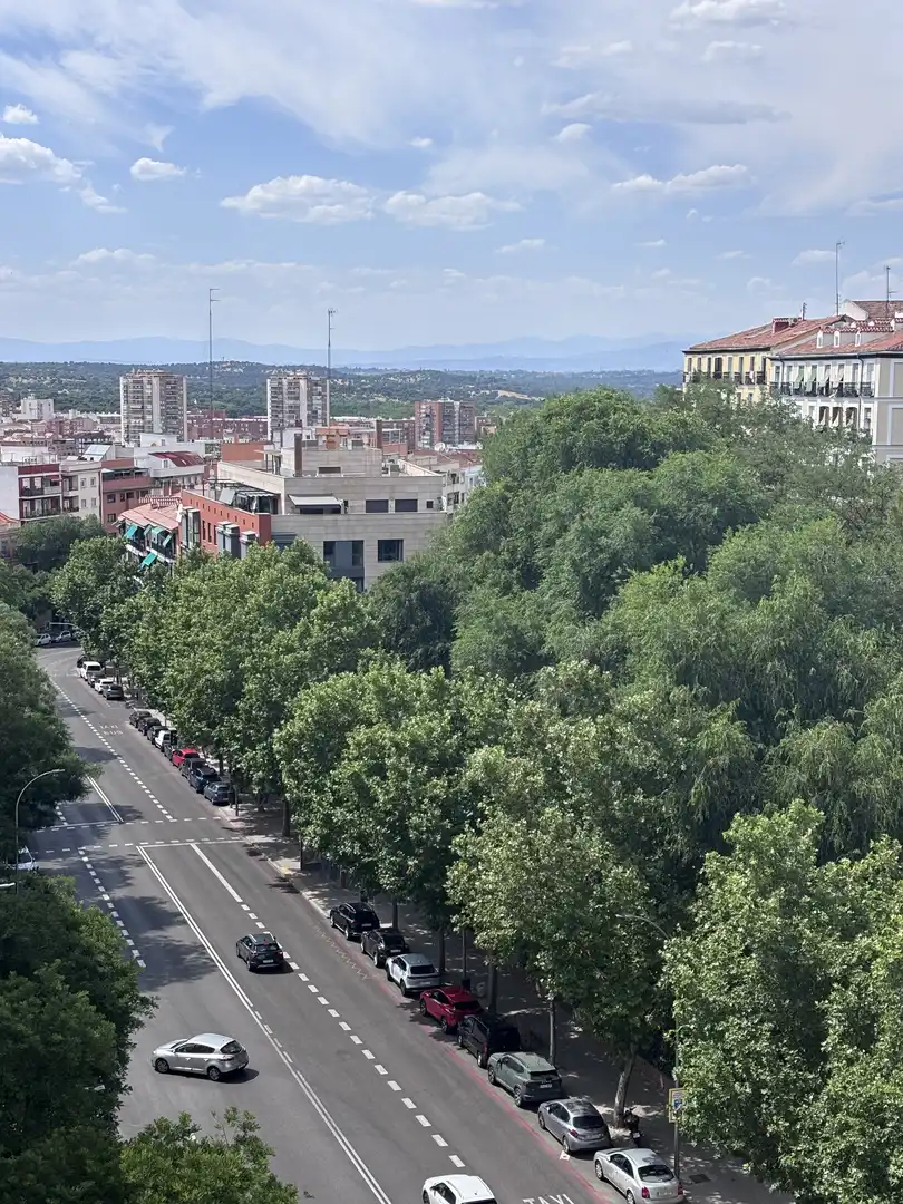 Vista exterior de Piso en venta en Madrid con Terraza y Videoportero