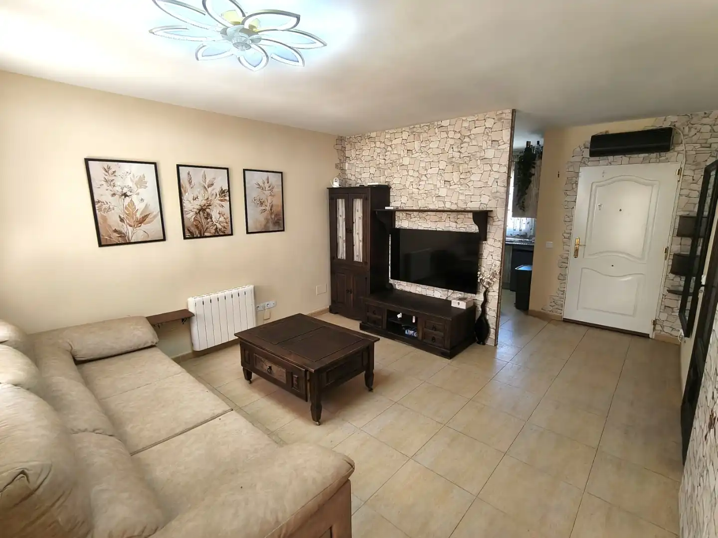 Casa o chalet en venta en Calle Palenque, 21, Calera y Chozas Sala de estar de Casa o chalet en venta en Calera y Chozas con Aire acondicionado, Calefacción y Jardín privado