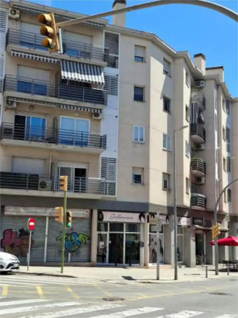 Local de alquiler en Covadonga Vista exterior de Local de alquiler en Sabadell con Aire acondicionado