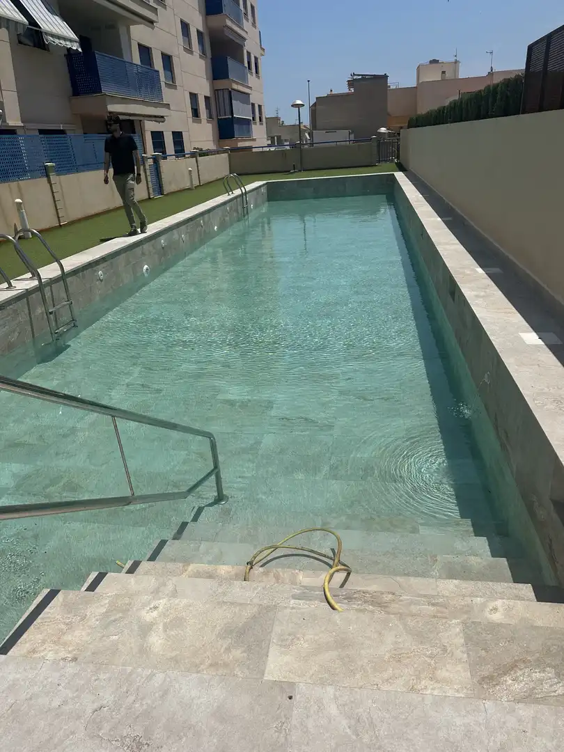 Piscina de Apartament de lloguer en Águilas amb Aire condicionat, Calefacció i Terrassa