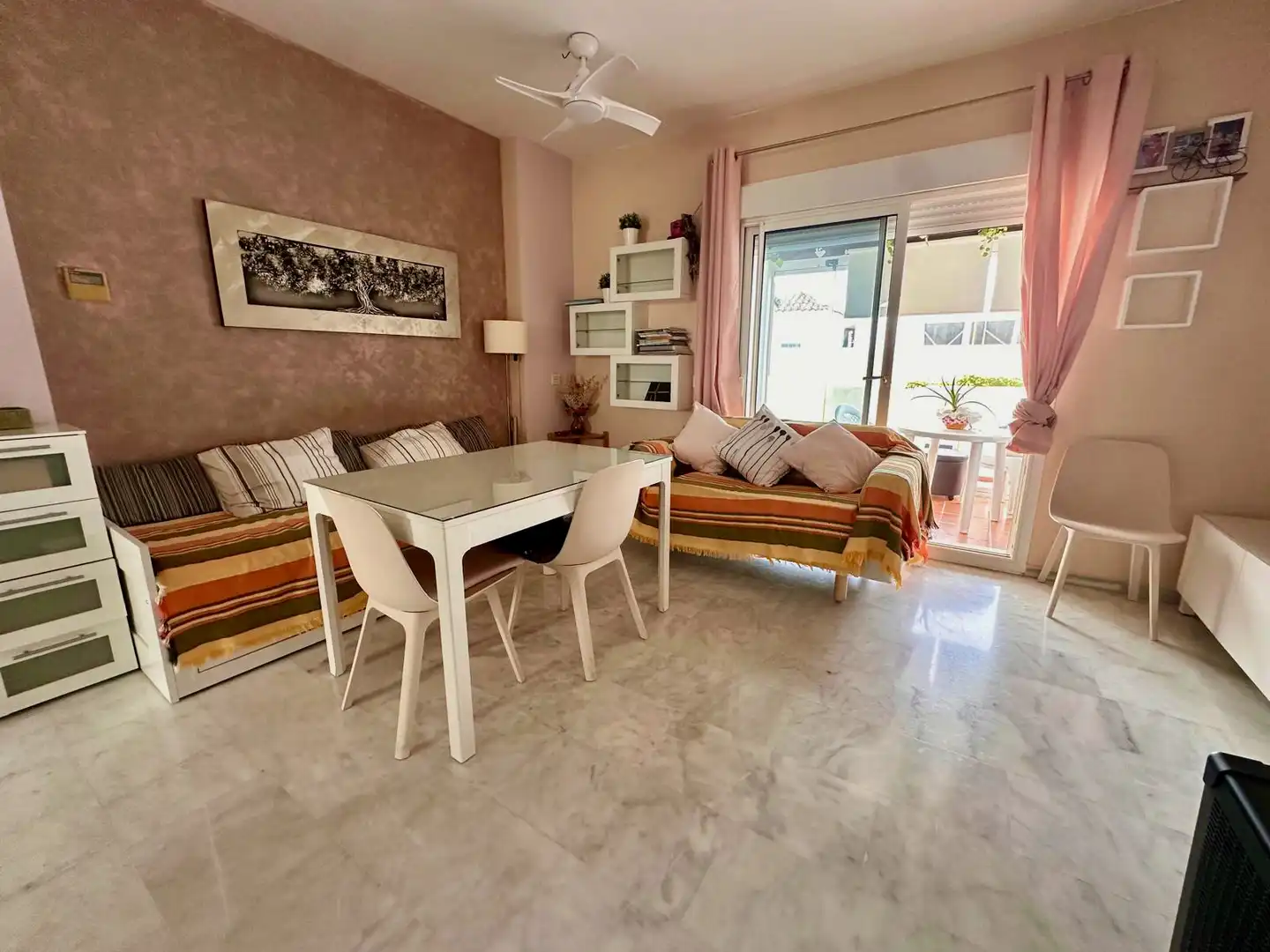 Dúplex en venda a Calle Villa Borghese, 425, Valle Romano Golf Sala d'estar de Dúplex en venda en Estepona amb Aire condicionat i Terrassa