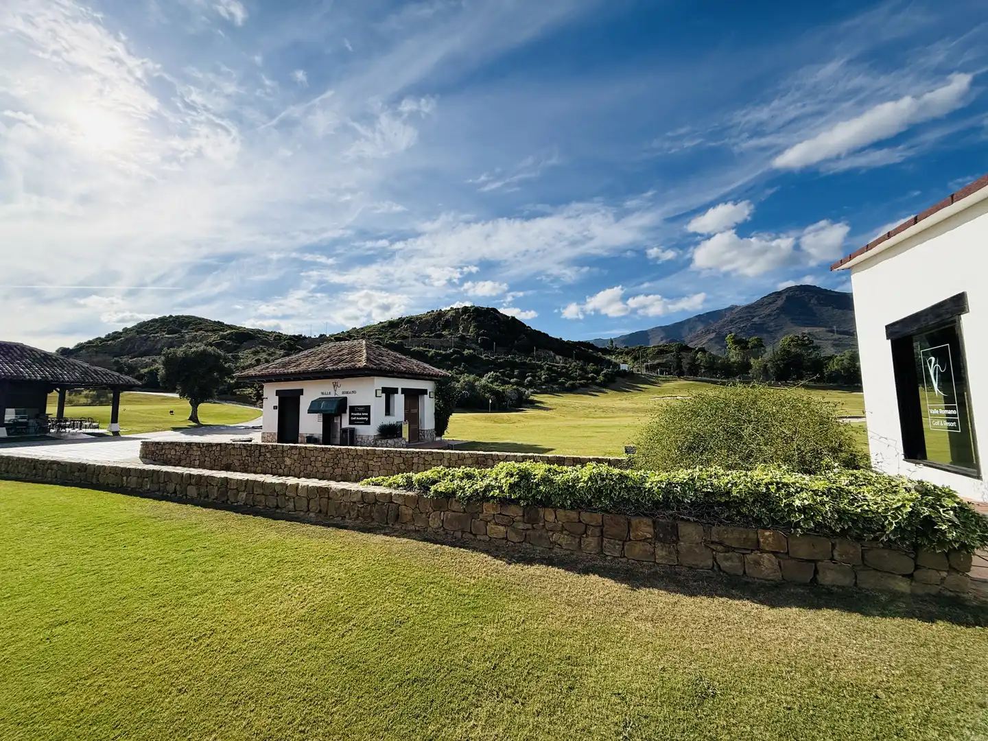 Dúplex en venda a Calle Villa Borghese, 425, Valle Romano Golf Vista exterior de Dúplex en venda en Estepona amb Aire condicionat i Terrassa