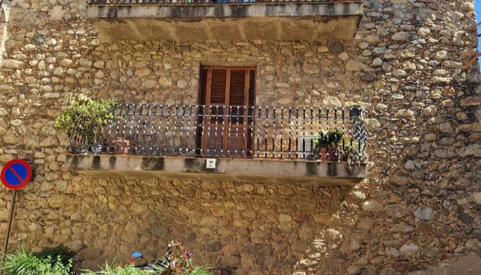 Casa adosada en venta en Plaça Garriguella, 7, Peralada, Girona - imagen 1 Foto 1 de Casa adosada en venta en Plaça Garriguella, 7, Peralada, Girona