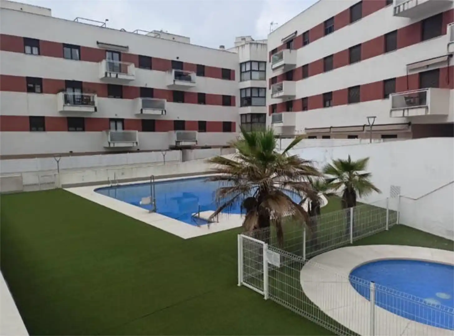 Flat for sale in Arco Norte - Avda. España Swimming pool of Flat for sale in Dos Hermanas with Heating, Private garden and Storage room