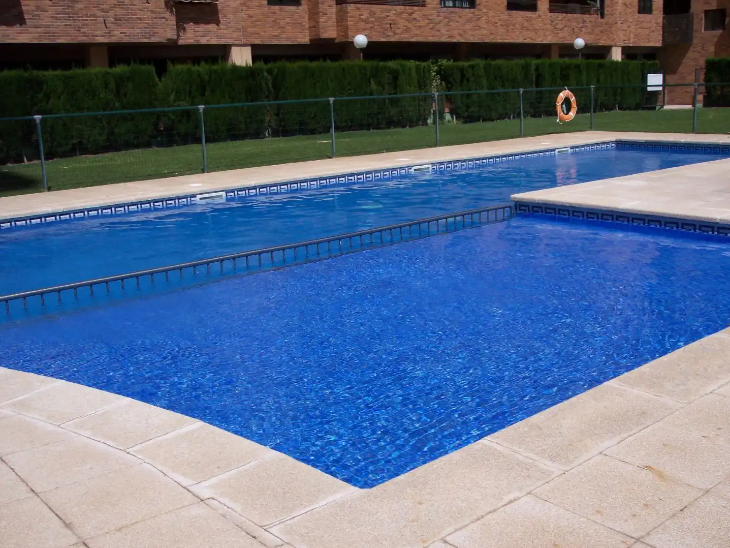 Flat for rent in Avenida de Juan Pablo II, 76, Romareda Swimming pool of Flat for rent in Zaragoza with Air Conditioner, Heating and Private garden