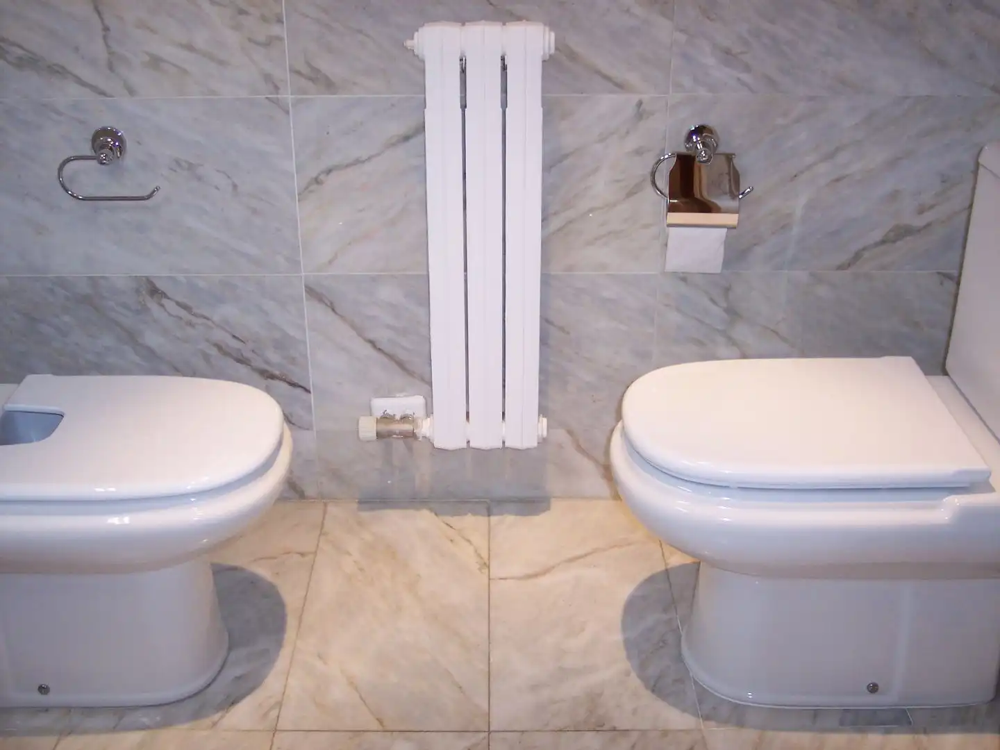 Flat for rent in Avenida de Juan Pablo II, 76, Romareda Bathroom of Flat for rent in Zaragoza with Air Conditioner, Heating and Private garden