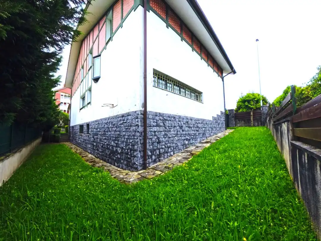 Vista exterior de Casa o chalet en venta en Leioa con Calefacción, Jardín privado y Parquet