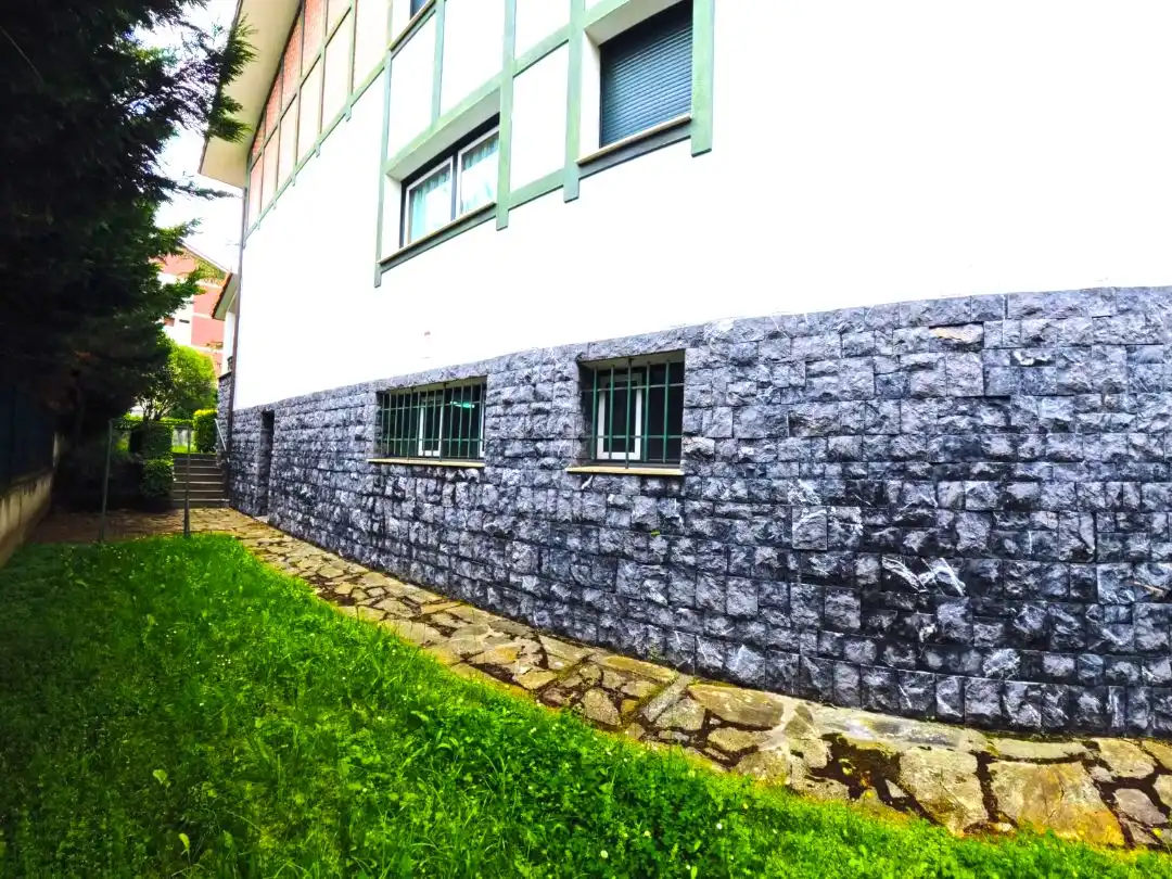 Vista exterior de Casa o chalet en venta en Leioa con Calefacción, Jardín privado y Parquet