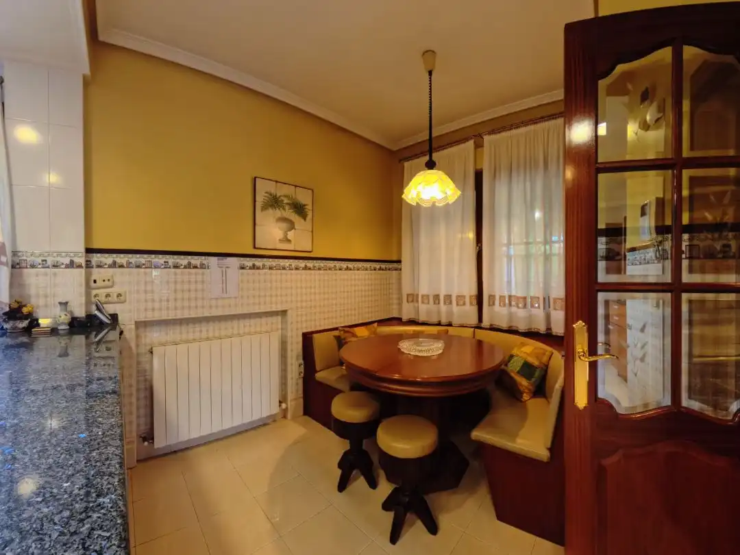 Comedor de Casa o chalet en venta en Leioa con Calefacción, Jardín privado y Parquet