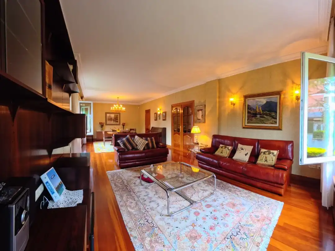 Sala de estar de Casa o chalet en venta en Leioa con Calefacción, Jardín privado y Parquet