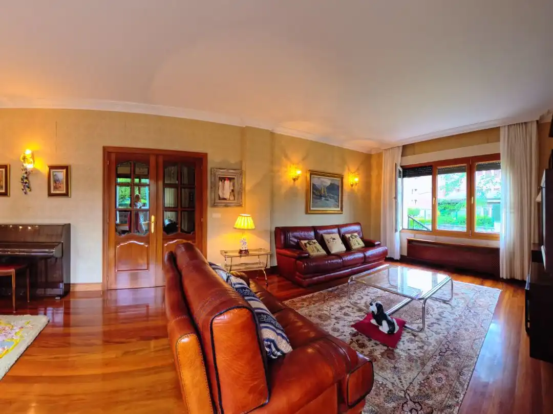 Sala de estar de Casa o chalet en venta en Leioa con Calefacción, Jardín privado y Parquet