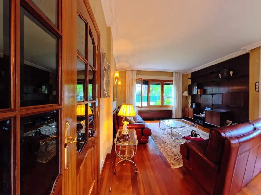 Sala de estar de Casa o chalet en venta en Leioa con Calefacción, Jardín privado y Parquet