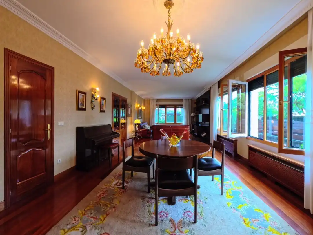 Comedor de Casa o chalet en venta en Leioa con Calefacción, Jardín privado y Parquet