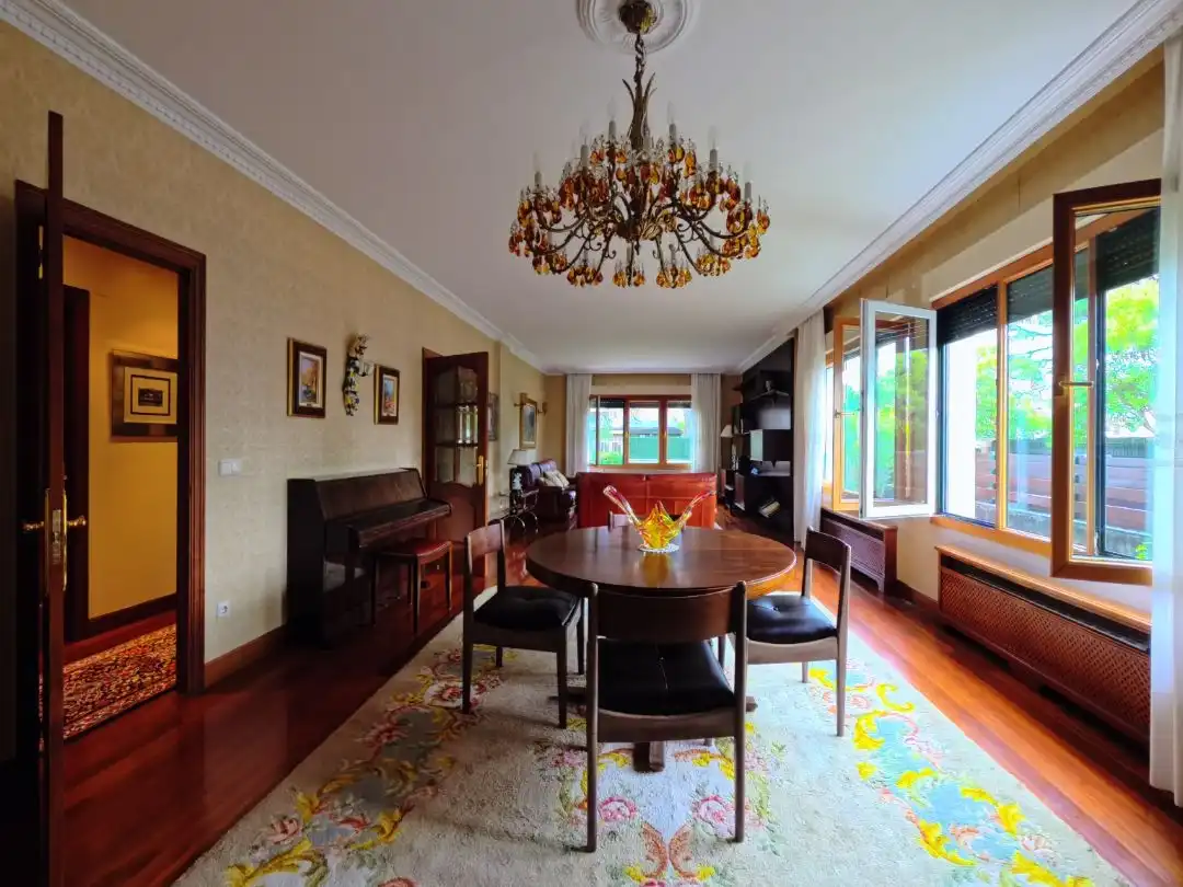 Comedor de Casa o chalet en venta en Leioa con Calefacción, Jardín privado y Parquet
