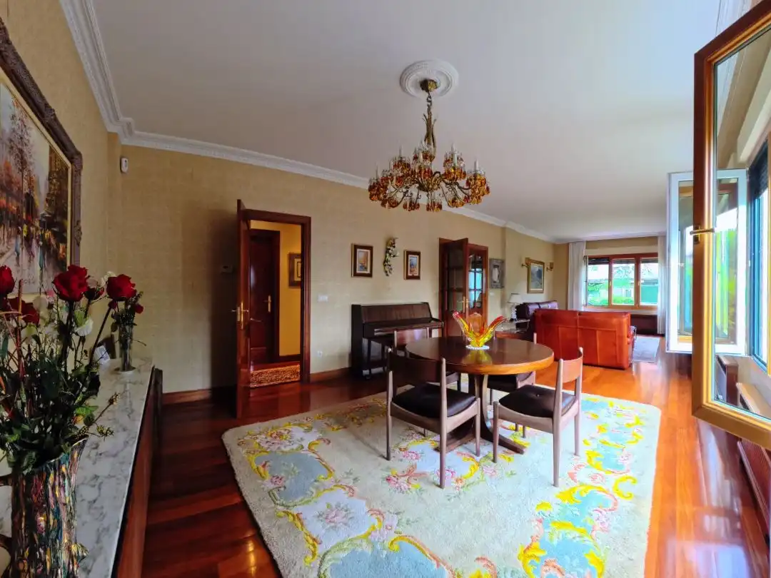 Comedor de Casa o chalet en venta en Leioa con Calefacción, Jardín privado y Parquet