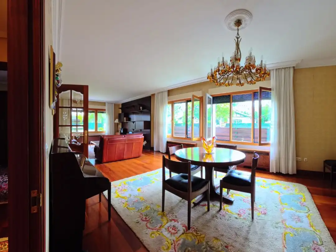 Comedor de Casa o chalet en venta en Leioa con Calefacción, Jardín privado y Parquet