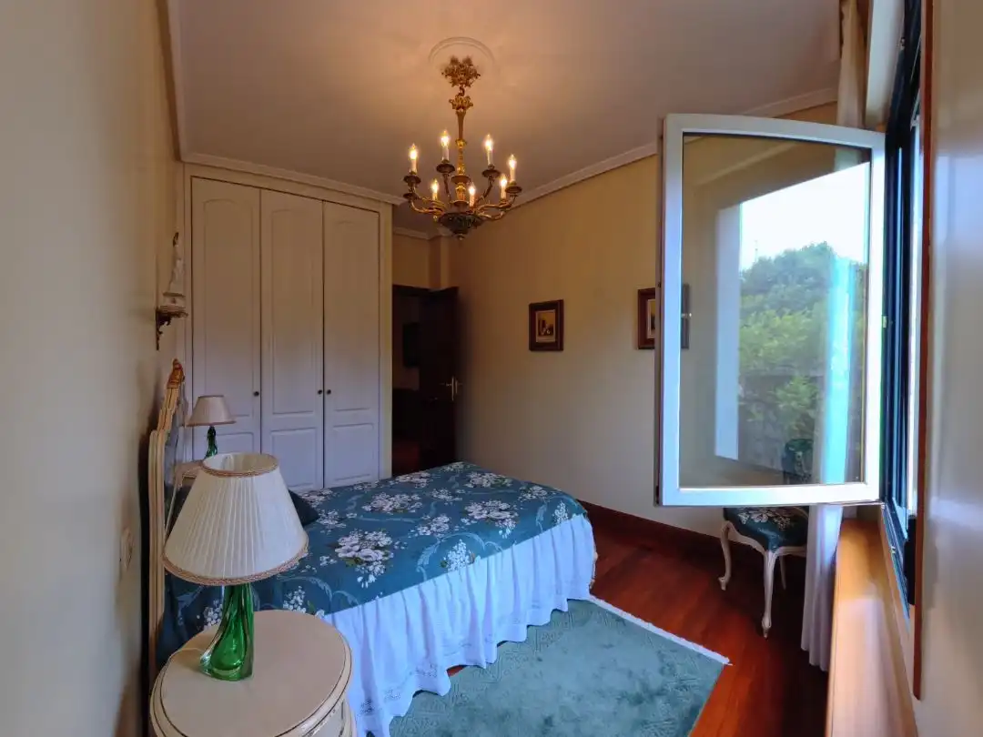 Habitación de Casa o chalet en venta en Leioa con Calefacción, Jardín privado y Parquet