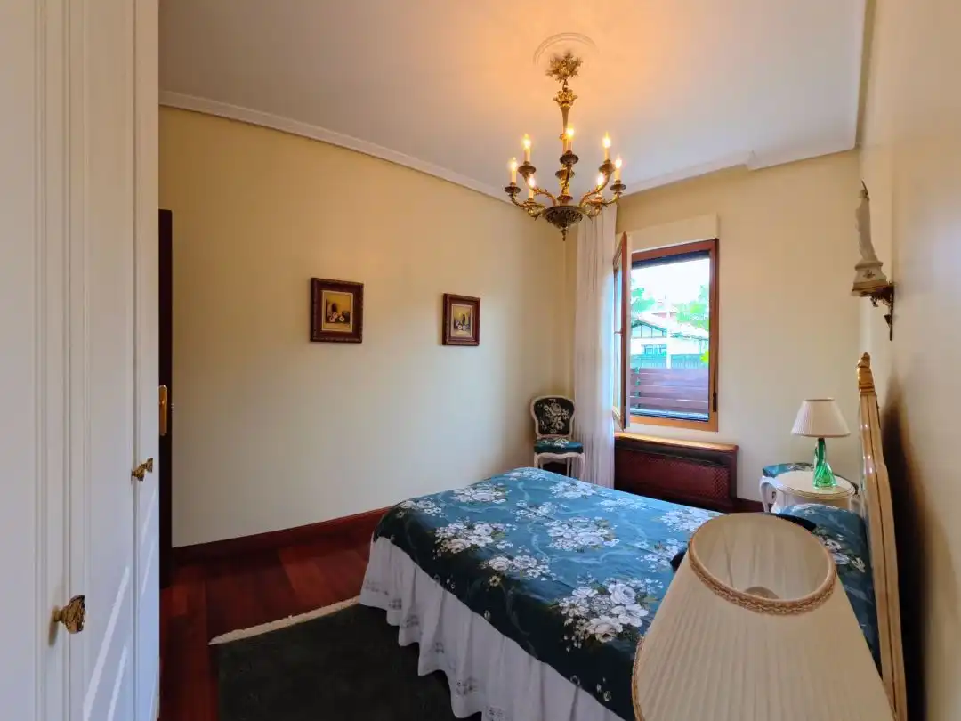 Habitación de Casa o chalet en venta en Leioa con Calefacción, Jardín privado y Parquet